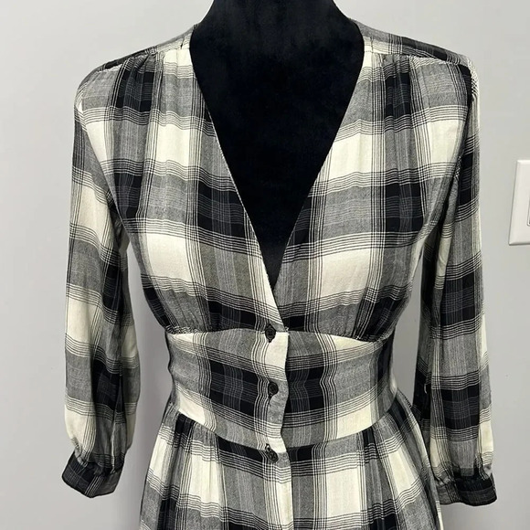 Stradivarius || black white long sleeve midi button down dress in check size XS - Picture 4 of 9